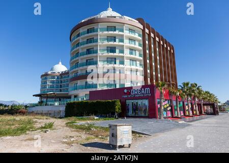 Antalya/TÜRKEI - 22. JANUAR 2020: Fassade des Dreamworld Hotel Aqua in Antalya, Türkei. Stockfoto