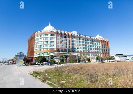 Antalya/TÜRKEI - 22. JANUAR 2020: Fassade des Dreamworld Hotel Aqua in Antalya, Türkei. Stockfoto