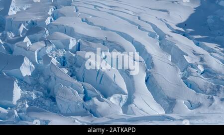 Massiver Gletscher am Neko Harbour, einem schönen Zufluss der Antarktischen Halbinsel Stockfoto