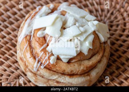 Ein Blick auf die köstlichen Wüsten, die mit Schokolade und Marshmallows bedeckt sind Stockfoto
