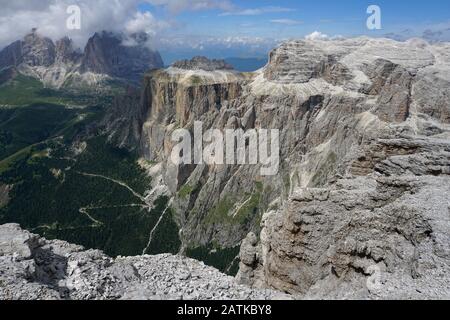 Blick rund um den Pordoi Pass Italien Stockfoto