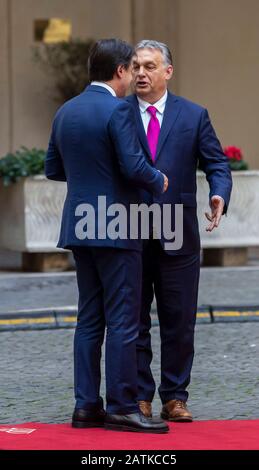 Rom, Italien. Februar 2020. Der ungarische Premierminister Victor Orban hat sich mit dem italienischen Amtskollegen Giuseppe Conte Credit treffen: Stephen Bisgrove/Alamy Live News Stockfoto