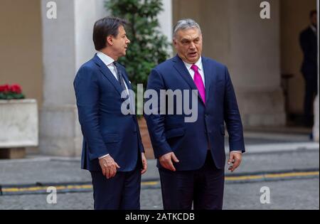 Rom, Italien. Februar 2020. Der ungarische Premierminister Victor Orban hat sich mit dem italienischen Amtskollegen Giuseppe Conte Credit treffen: Stephen Bisgrove/Alamy Live News Stockfoto