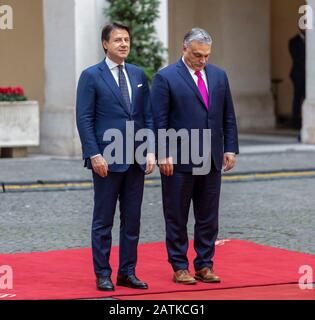 Rom, Italien. Februar 2020. Der ungarische Premierminister Victor Orban hat sich mit dem italienischen Amtskollegen Giuseppe Conte Credit treffen: Stephen Bisgrove/Alamy Live News Stockfoto