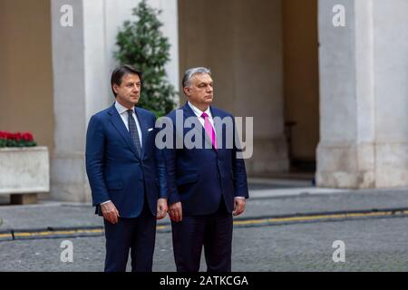 Rom, Italien. Februar 2020. Der ungarische Premierminister Victor Orban hat sich mit dem italienischen Amtskollegen Giuseppe Conte Credit treffen: Stephen Bisgrove/Alamy Live News Stockfoto