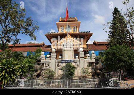 Uhrturm, Innenhof, Binh Tay Market, Cholon, Chinatown, Ho-Chi-Minh-Stadt, Saigon, Vietnam, Südost-Asien, Asien Stockfoto