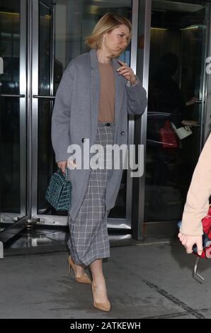 New YORK, NY - 3. Februar: Claire Danes hat heute Morgen in New York City den Ausstieg aus CBS am 03. Februar 2020 gesehen. Kredit: RW/MediaPunch Stockfoto
