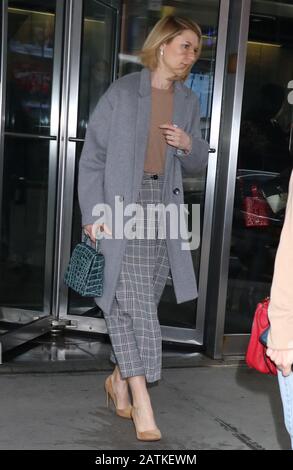 New YORK, NY - 3. Februar: Claire Danes hat heute Morgen in New York City den Ausstieg aus CBS am 03. Februar 2020 gesehen. Kredit: RW/MediaPunch Stockfoto