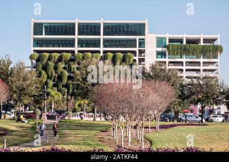 Der 15. Mai Rundgang entlang der Macroplaza Grand Plaza neben dem Barrio Antiguo Viertel von Monterrey, Nuevo Leon, Mexiko. Stockfoto