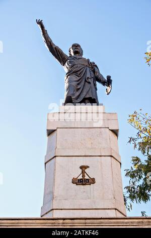 Miguel Hidalgo Vater des Unabhängigkeitsdenkmals oder El Padre de la Patria auf der Plaza Hidalgo im Barrio Antiguo von Monterrey, Nuevo Leon, Mexiko. Stockfoto