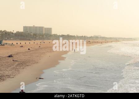 Santa Monica Beach in Los Angeles, USA. Gedreht im Oktober 2018 an einem heißen, sonnigen Tag Stockfoto