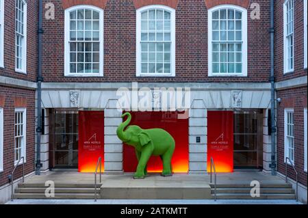 APEX Temple Court Hotel Courtyard in Fleet Street London, Großbritannien ab 2020 Stockfoto