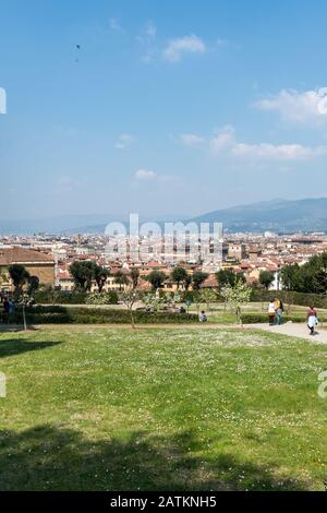 Florenz, ITALIEN - 26. MÄRZ 2016: Vertikales Bild des schönen Sonnentags in Den Boboli-Gärten in Florenz, Italien Stockfoto