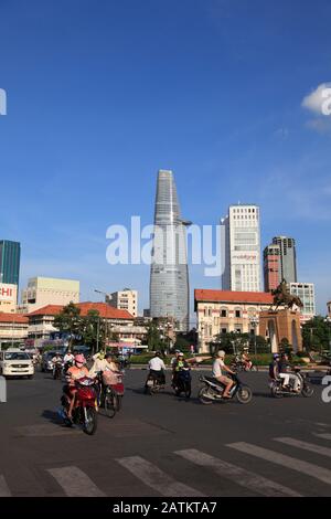 Tran Nguyen Han Kreisverkehr, Bitexco Financial Tower, Ho-Chi-Minh-Stadt, Saigon, Vietnam, Südost-Asien, Asien Stockfoto