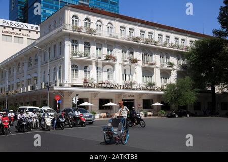 Hotel Continental Saigon, Historisches Hotel, Kolonialarchitektur, Dong Khoi Street, Ho-Chi-Minh-Stadt, Saigon, Vietnam, Asien Stockfoto