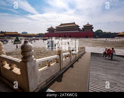 Blick vom Äußeren Hof des Meridian-Tors und des Innenhofes, Verbotene Stadt, Peking, China, Asien Stockfoto