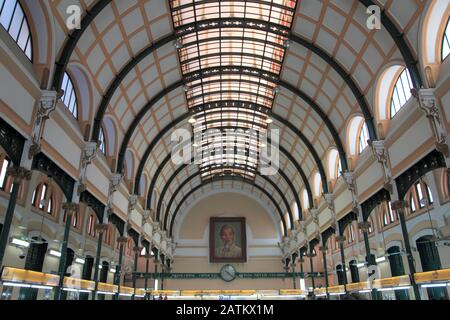 Central Post Office, Französische Kolonialarchitektur, Ho-Chi-Minh-Stadt, Saigon, Vietnam, Südost-Asien, Asien Stockfoto