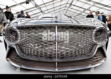 Paris, Frankreich. Februar 2020. Großer Preis des schönsten Konzeptautos: Bentley EXP 100 GT Concept   Das Internationale Automobilfestival Stockfoto