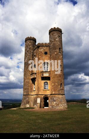 Cotswolds Landschaftsblick vom broadway Tower Country Park worcestershire gloucestershire england UK - gedreht auf Film Stockfoto