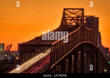 Skyline von Jacksonville bei Sonnenuntergang Stockfoto