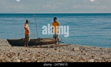 Melsisi, Pentecost Island / Vanuatu - 10. Mai 2019: Schöne filmische Landschaft der abgelegenen und isolierten tropischen südpazifik mit zwei Stockfoto