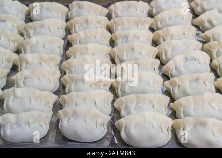 Verschiedene Geschmacksrichtungen von Knödel, hausgemacht und gesund. Fotos im Stillleben. Stockfoto