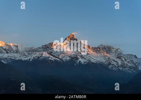 Machapuchare Blick auf den Sonnenaufgang in Dhampus Pokhara Nepal. Stockfoto