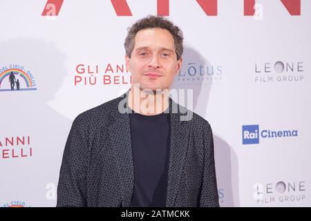 Roma, Italien. Februar 2020. Claudio Santamaria Red Carpet zur Premiere des italienischen Films "Gli Anni Più Belli" im Auditorium della Conciliazione in Rom (Foto von Matteo Nardone/Pacific Press) Credit: Pacific Press Agency/Alamy Live News Stockfoto