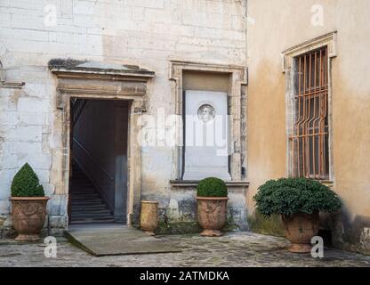 Innenhof Garten, Perne les Fontaines, provence, Frankreich. Stockfoto