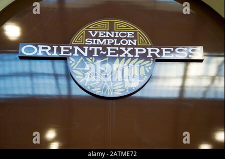 Venedig Simplon Orient Express. British Pullman Belmond Orient Express. Historische Bahn- Und Vintage-Bahn. Luxuriöses Tagesausziehen Stockfoto