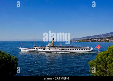 Dampfer "La Suisse", Genfersee, Montreux, Kanton Waadt, Schweiz. Stockfoto