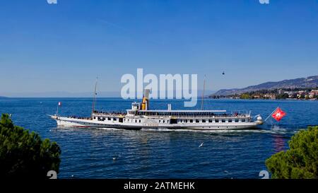 Dampfer "La Suisse", Genfersee, Montreux, Kanton Waadt, Schweiz. Stockfoto