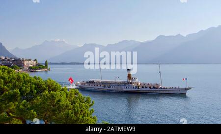 Dampfer "La Suisse", Genfersee, Montreux, Kanton Waadt, Schweiz. Stockfoto