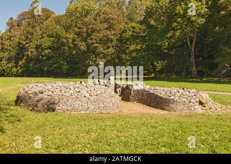 Long Cairn, neolithische Grabkammer, Parc le Breos, Parkmill, Gower Peninsula, Swansea, South Wales, Großbritannien Stockfoto