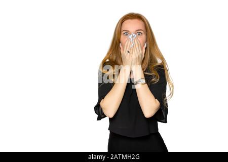 Verängstigte junge Frau auf einem isolierten weißen Hintergrund, unerwartete Nachrichten und Frische Stockfoto