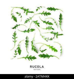 Rucola Kollektion und kreatives Muster isoliert auf weißem Hintergrund. Gesundes Essen und nähren von Lebensmitteln. Arugula Salat grüne Blätter Zusammensetzung a Stockfoto