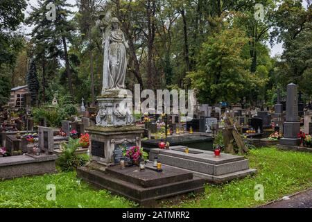 Rakowicki-Friedhof (poln.: Cmentarz Rakowicki) in der Stadt Krakow (Krakow) in Polen Stockfoto