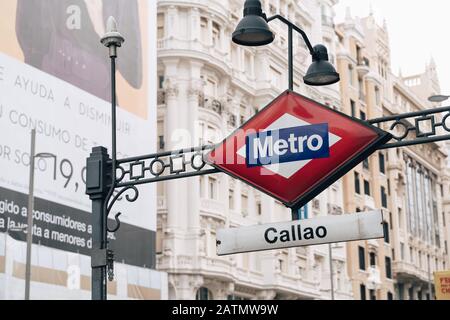 Madrid, Spanien - 25. Januar 2020: Hinweisschild für die Haltestelle Callao Metro in der U-Bahn-Station Madrid Stockfoto