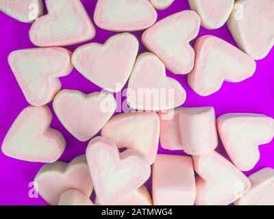 Love Theme Rosa Susse Marshmallow Herzen Rosa Farbe Valentinstag Hintergrund Susse Liebe Stockfotografie Alamy