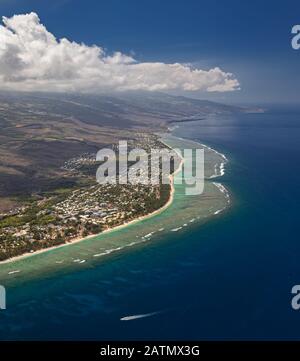 Luftaufnahme der Lagune in der Nähe von Saint Paul (L'Ermitage les Bains) an der Westküste von La Réunion Stockfoto