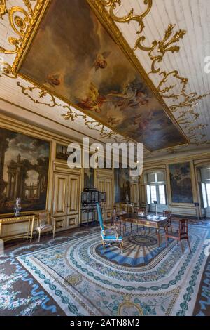 Beeindruckendes Interieur des nationalen Königspalastes von Queluz, Portugal Stockfoto