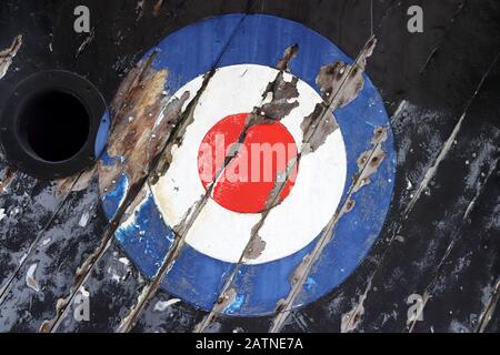 RAF Roundel verwitterte auf Holz Stockfoto