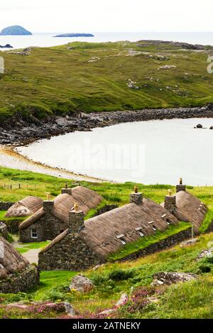 Gearrannan Blackhouse Village - traditionelle Hebridean Reethred croft Houses auf der Insel Lewis in den Äußeren Hebriden Stockfoto