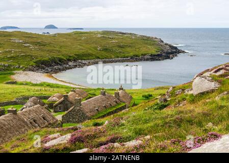 Gearrannan Blackhouse Village - traditionelle Hebridean Reethred croft Houses auf der Insel Lewis in den Äußeren Hebriden Stockfoto