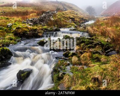 Wasserfälle in Force Gill in der Nähe des Ribblehead Yorkshire Dales National Park England Stockfoto