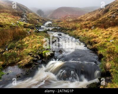 Wasserfälle in Force Gill in der Nähe des Ribblehead Yorkshire Dales National Park England Stockfoto