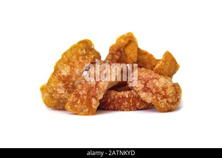Gebratene Schweinerinde, Schweineschnitzel auf weißem Hintergrund. Stockfoto