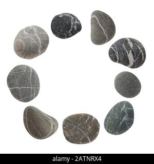 Runder Rahmen aus verschiedenen Farbsteinen. Stock Photo Element Scandinavier Trend Design isoliert auf weißem Hintergrund. Stockfoto