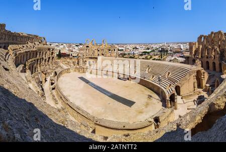 El Jem, Tunesia - 28. Juni 2019. El Djem Amphitheatre Panorama. Ruinen des größten kolosseum in Nordafrika. UNESCO. Stockfoto
