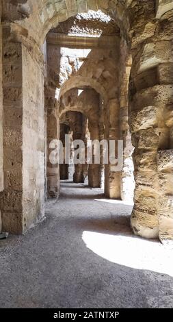 El Jem, Tunesien - 28. Juni 2019Inneres des Amphitheaters von El Jem in Tunesien. Das Amphitheater befindet sich in der modernen Stadt El Djem Stockfoto